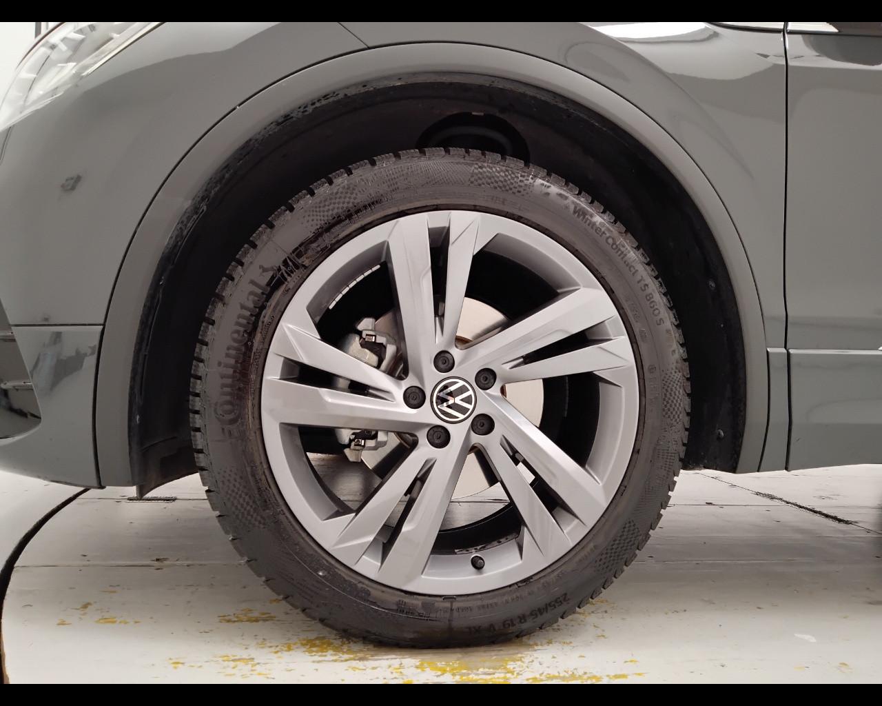 VOLKSWAGEN Tiguan II 2021 - Tiguan 2.0 tdi R-Line 4motion 150cv dsg
