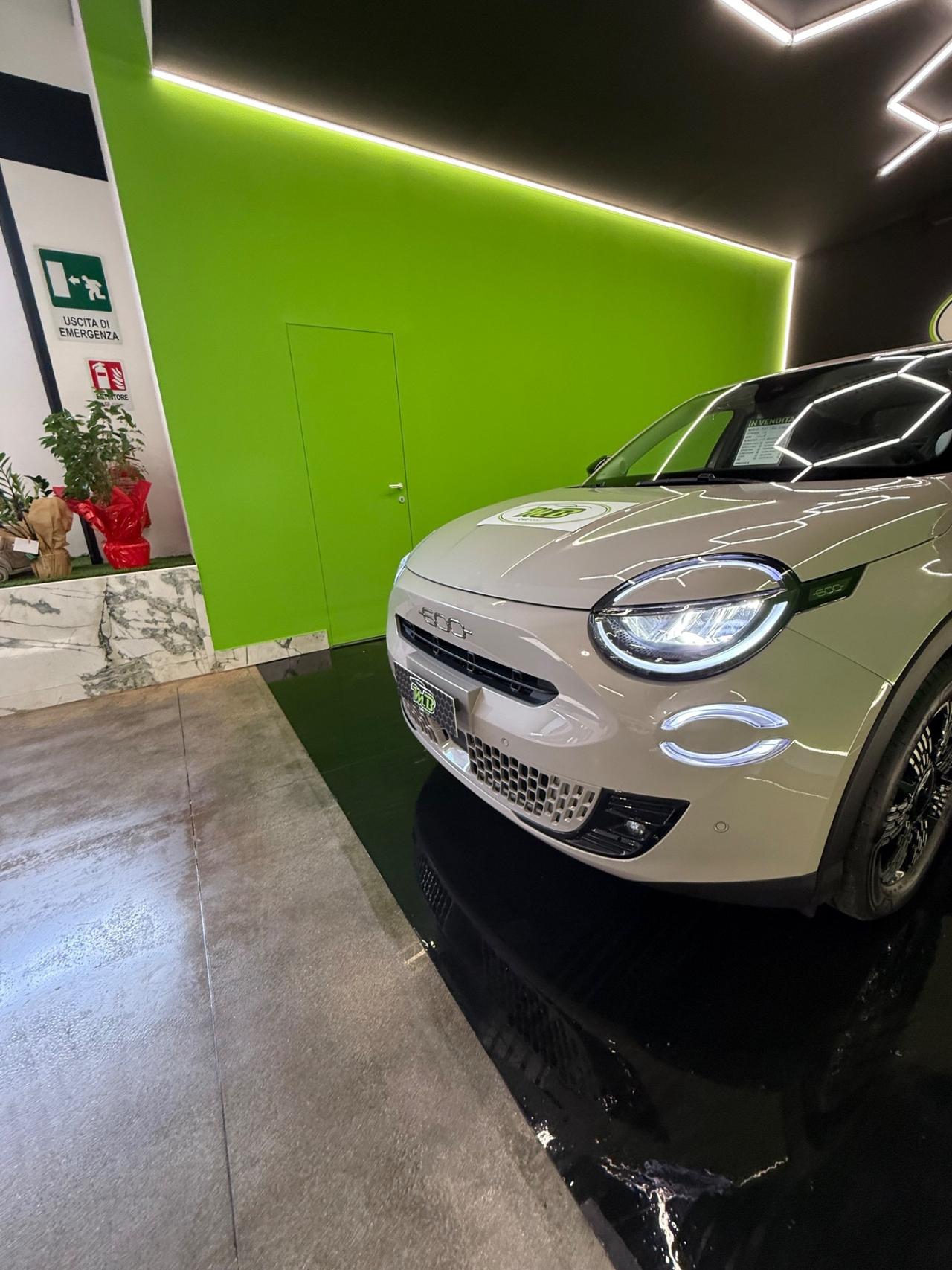 Fiat 600 Hybrid 110 CV DCT MHEV Business