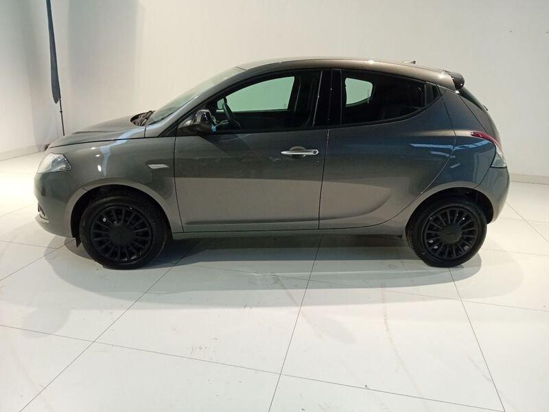 Lancia Ypsilon 1.0 FireFly 5 porte S&S Hybrid Silver