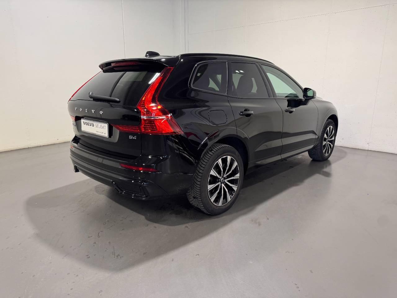 VOLVO XC60 B4 PLUS DARK AUTO