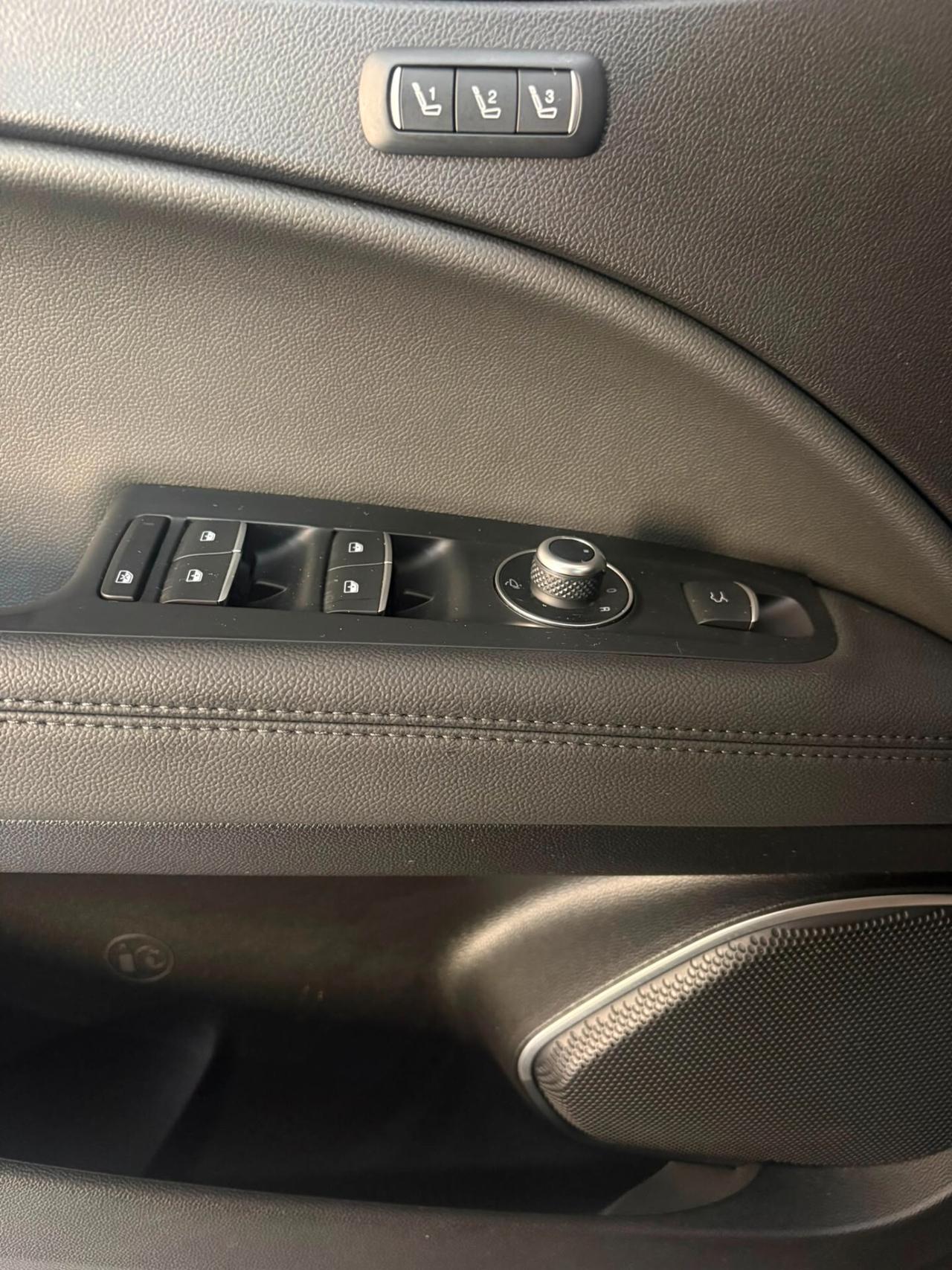 Alfa Romeo Stelvio Veloce Nero vulcano Total black