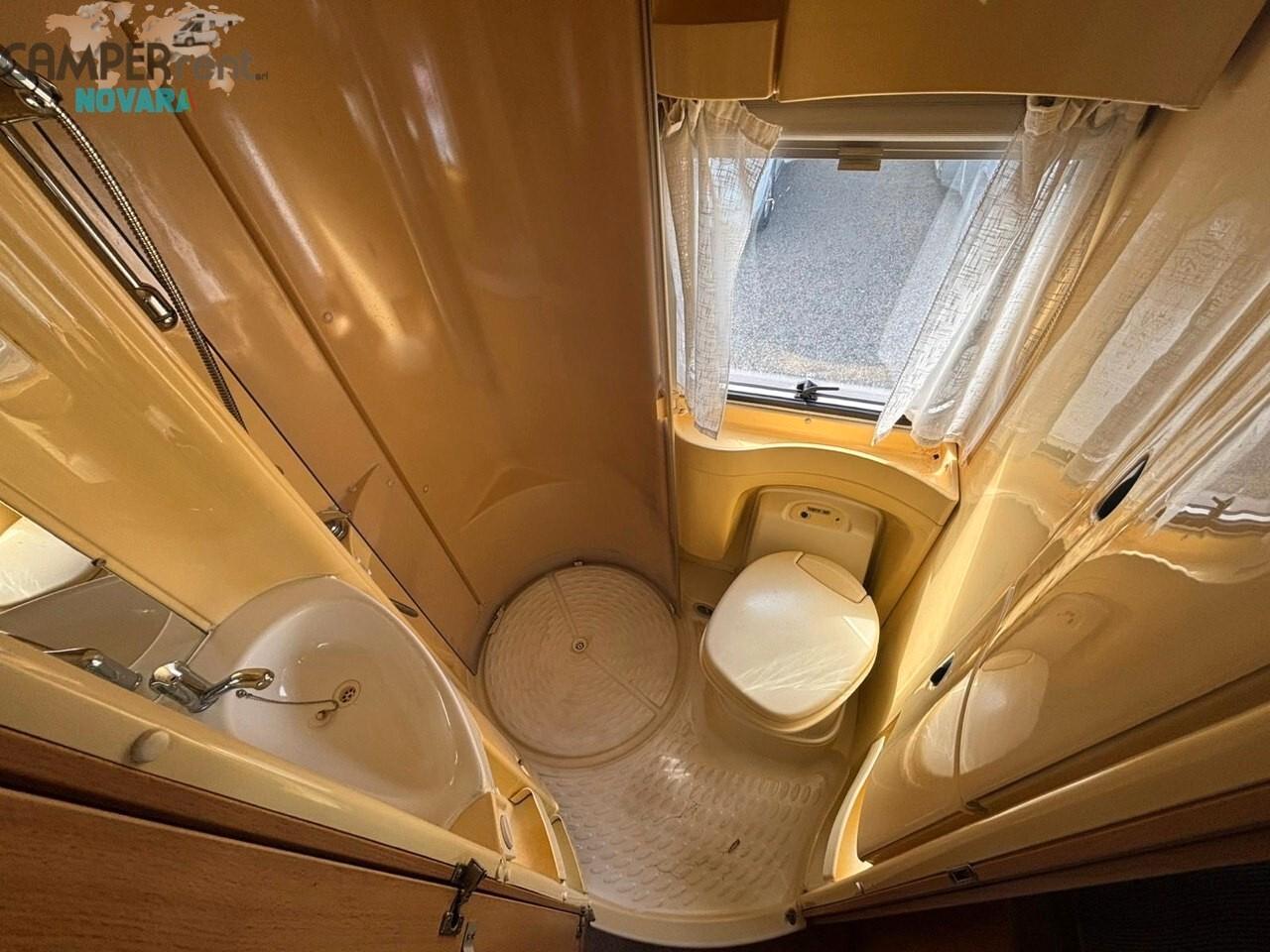 Knaus SUN TRAVELLER -MANSARDATO LETTO MATRIMONIALE IN CODA