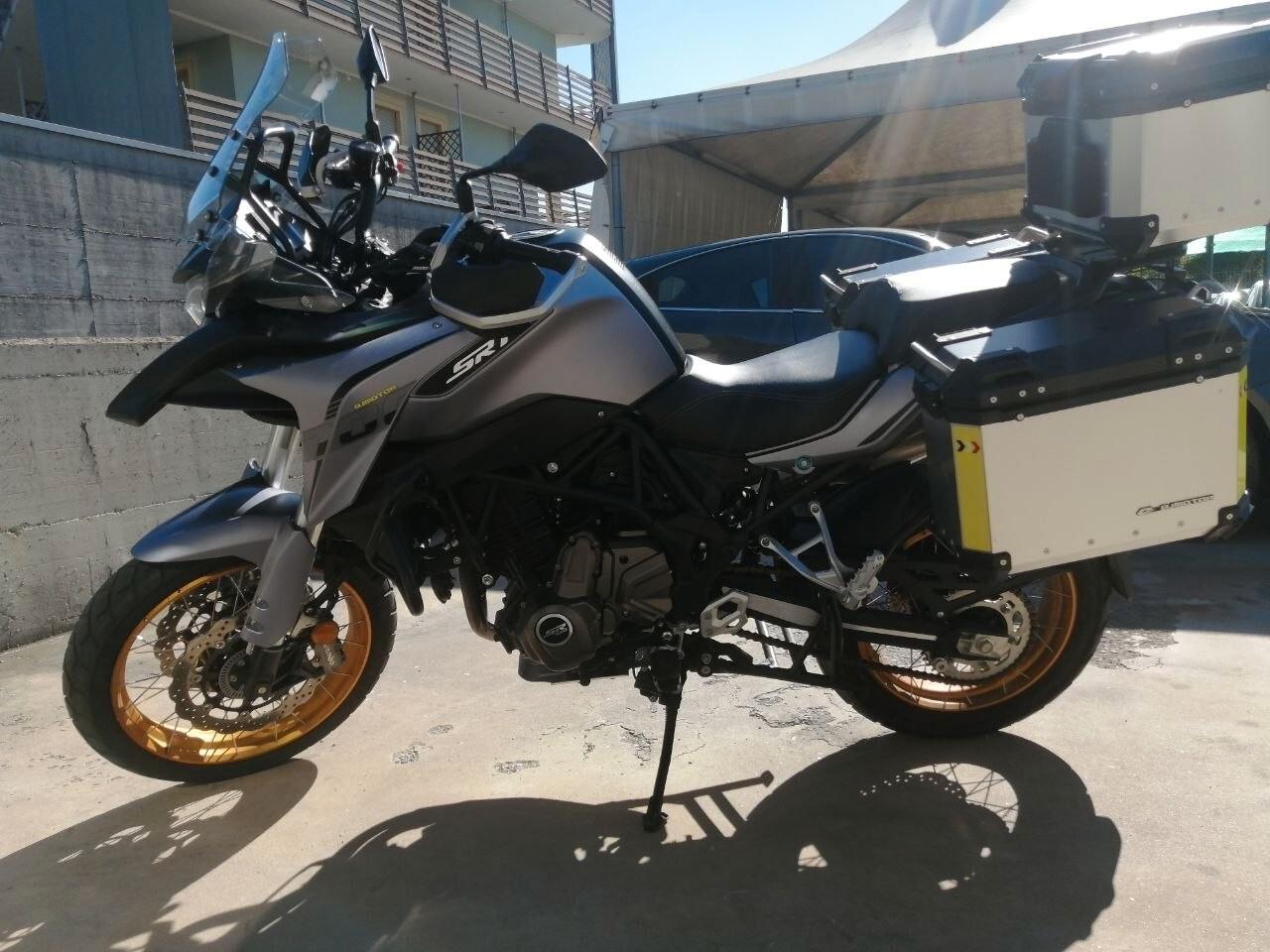 Qj Motor SRT 700 X