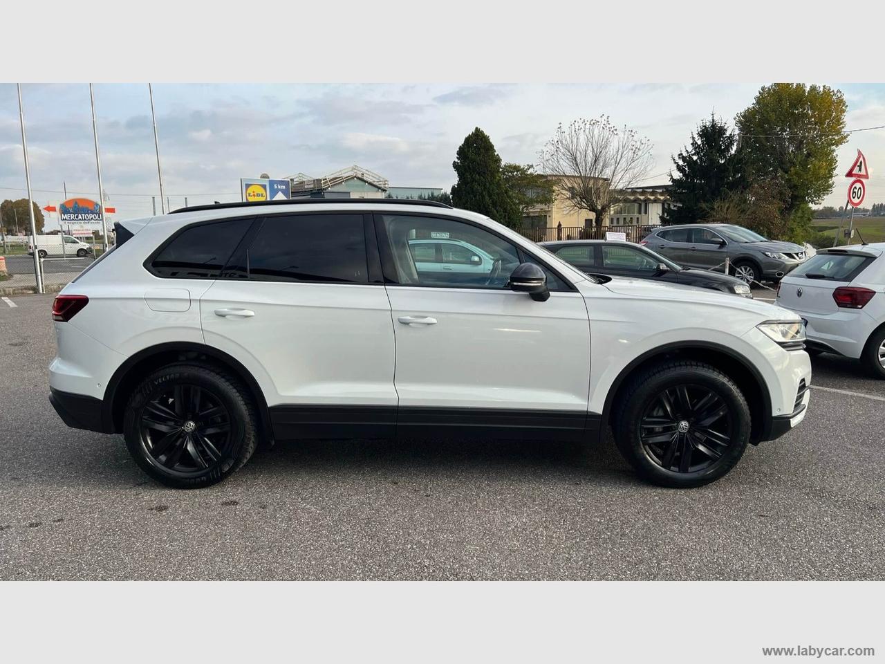 VOLKSWAGEN Touareg 3.0 TDI Black Style I.V.A. ESPOSTA