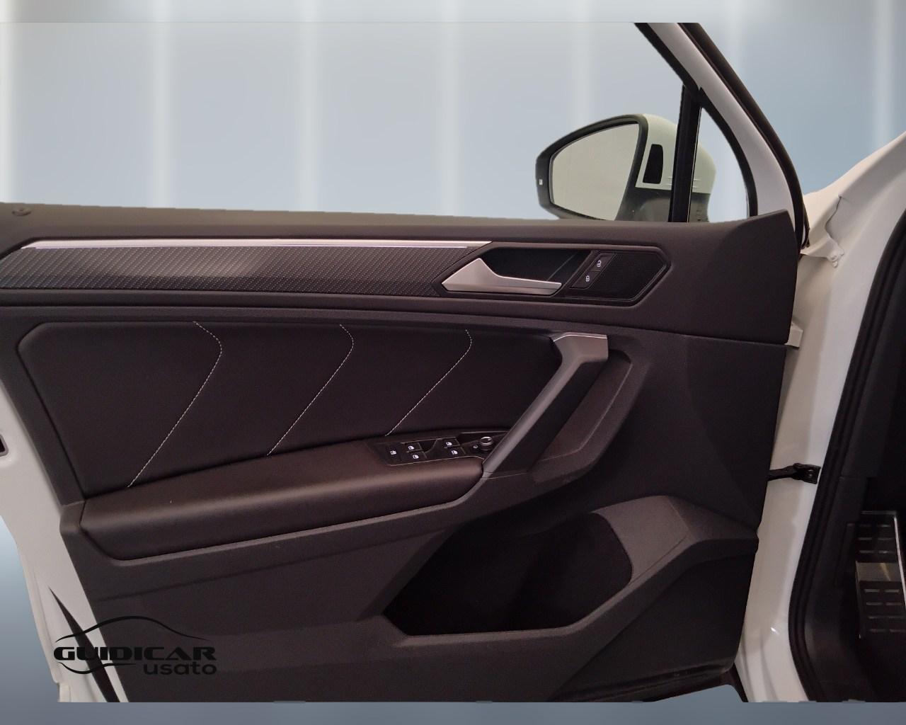 VOLKSWAGEN Tiguan II 2021 - Tiguan 2.0 tdi R-Line 150cv dsg