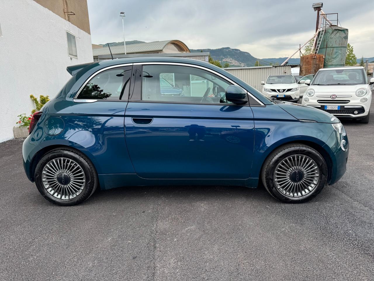 Fiat 500 500e Berlina 42 kWh La Prima