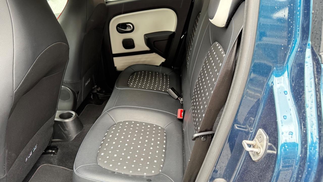 Renault Twingo SCe 65 CV Signature LED NAVI PELLE CAR PLAY KAMERA CERCHI 16 PDC CLIMA AUTOMATICO