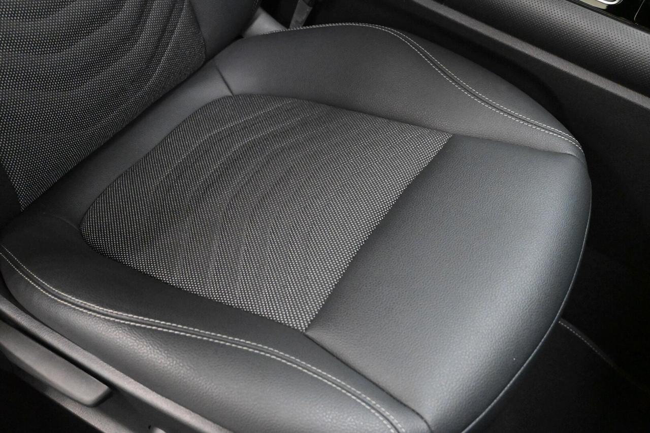 MERCEDES GLA (H247) GLA 180 d Automati...