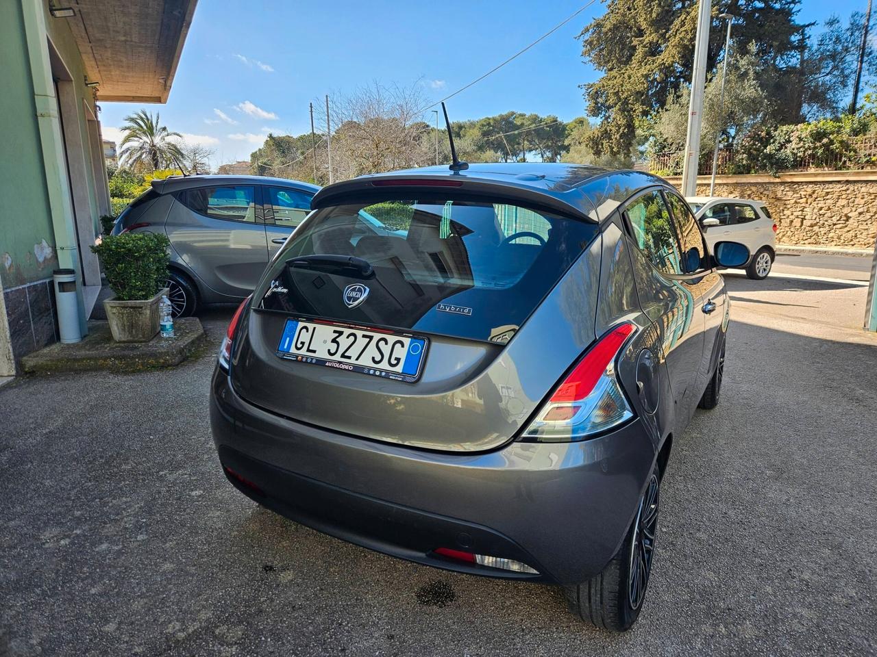 Lancia Ypsilon 1.0 FireFly 5 porte S&S Hybrid Gold