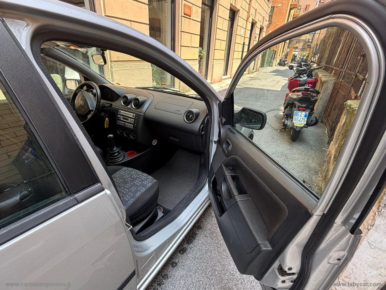 FORD Fiesta 1.2 16V 5p. Ambiente