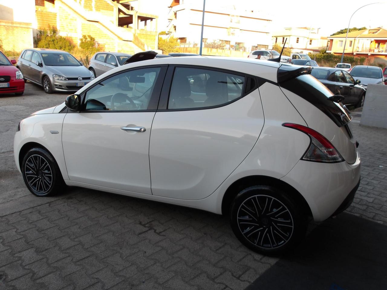 Lancia Ypsilon 1.0 firefly hybrid Gold Plus s&s 70cv 5p.ti