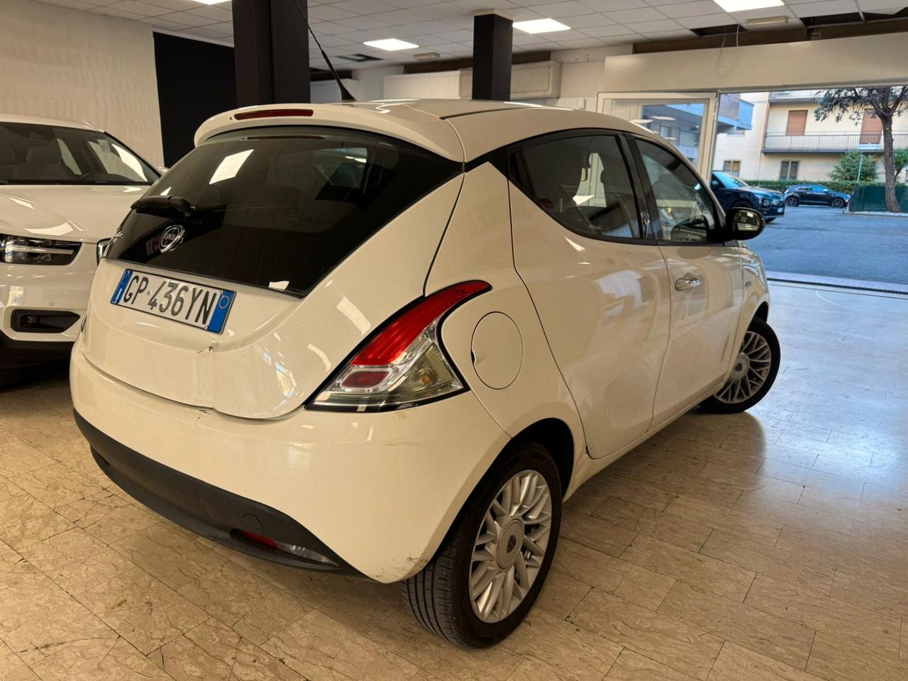 Lancia Ypsilon 1.2 69 CV 5 porte S&S Platinum