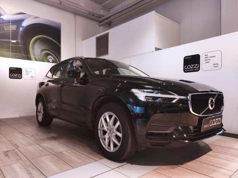VOLVO XC60 (2017-->) - XC60 B4 (d) AWD Geartronic Momentum