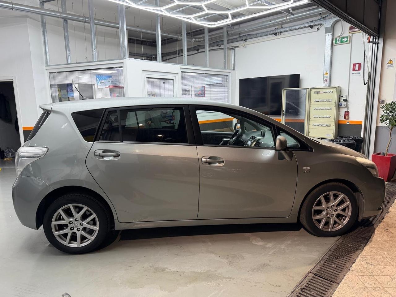 Toyota Verso 2.2 D-Cat 150 CV aut. Active 7 posti