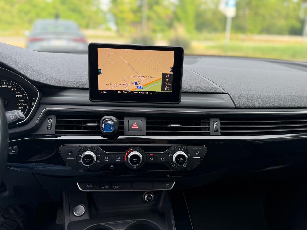Audi A4 Business Sport 2.0 35 TDI #10742