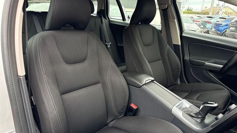 Volvo V60 I 2014 2.0 D3 Momentum Geartronic