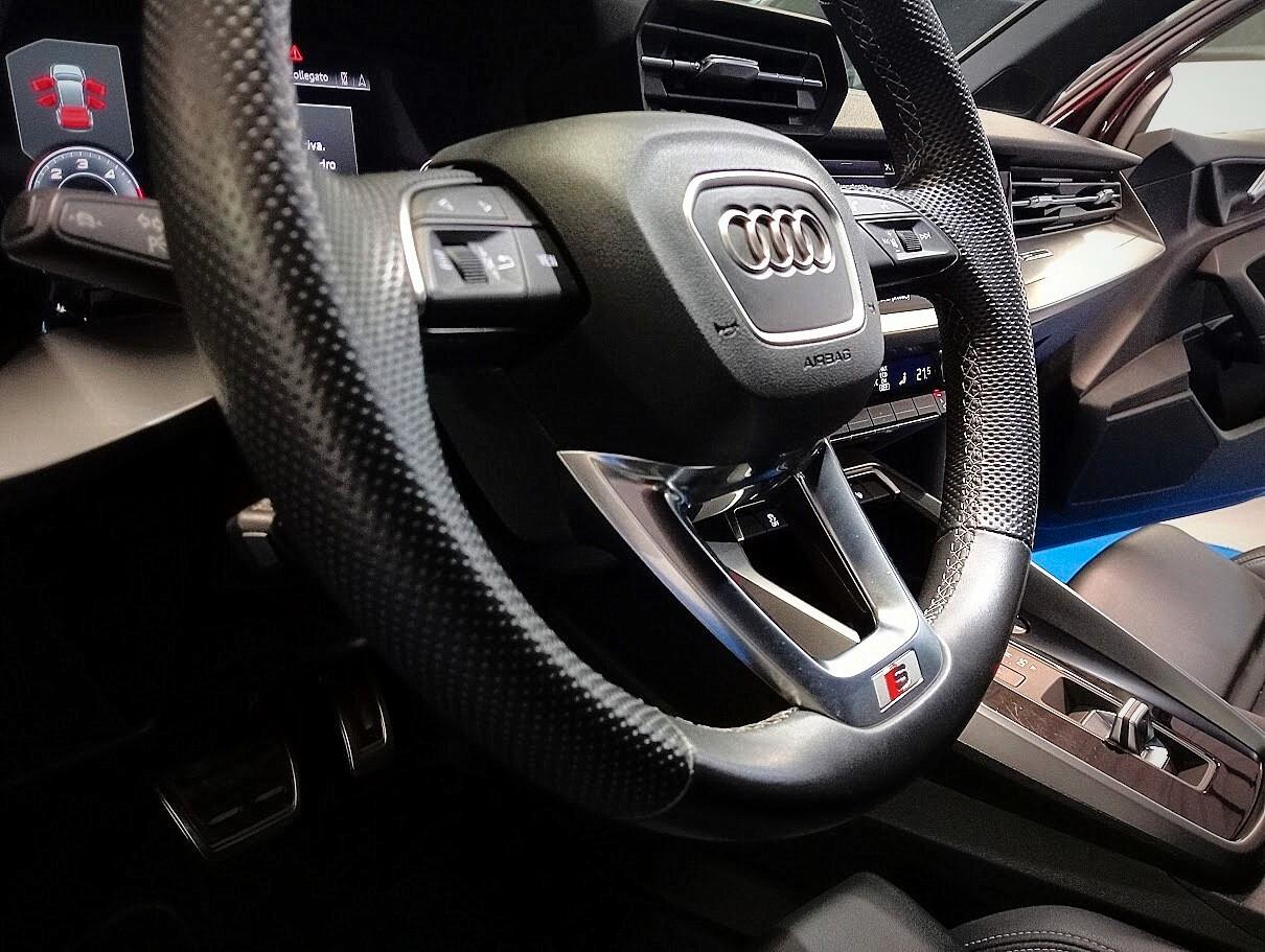 Audi A3 2.0 TDI SLINE EXCLUSIVE IDENTITY BLACK 19" MATRIX