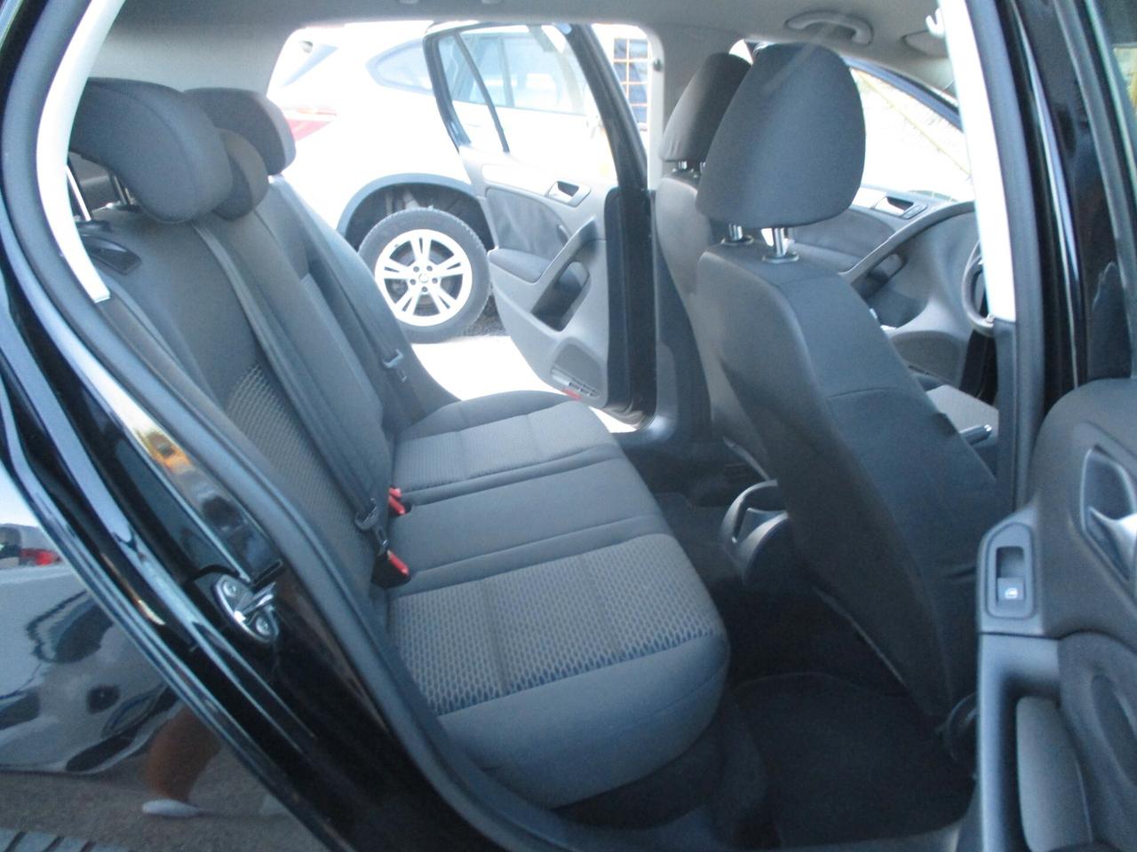 Volkswagen Golf 1.6 TDI MOLTO BELLA 2012