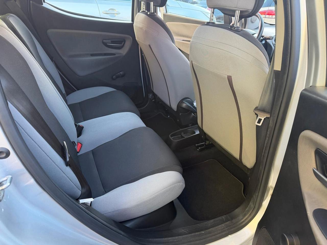 Lancia Ypsilon 0.9 TwinAir 85 CV 5 porte Metano Ecochic Elle