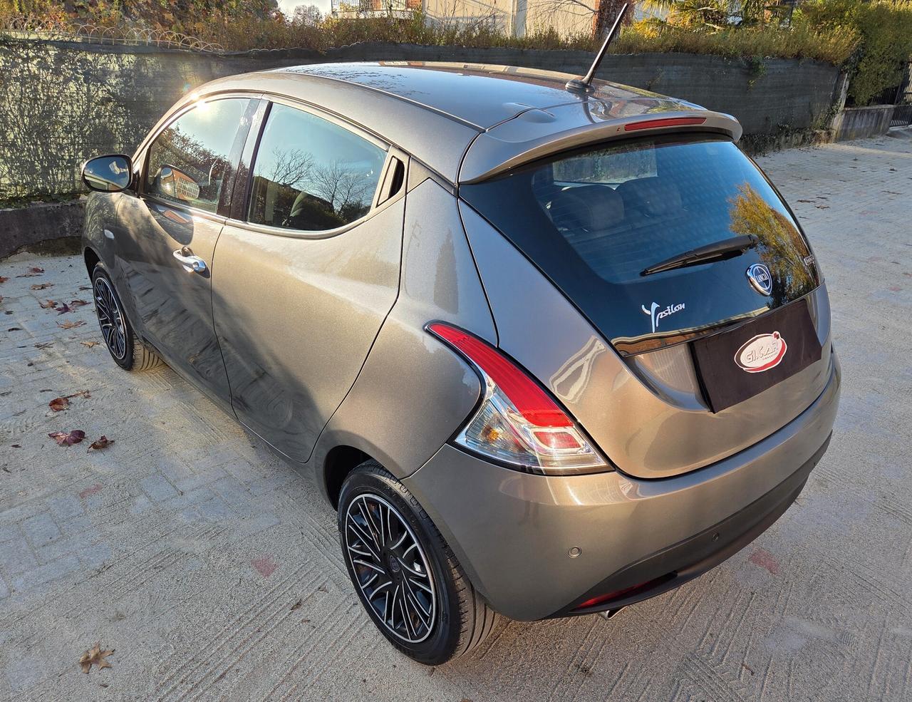 Lancia Ypsilon 1.0 FireFly Hybrid 70cv 5 porte S&S Gold