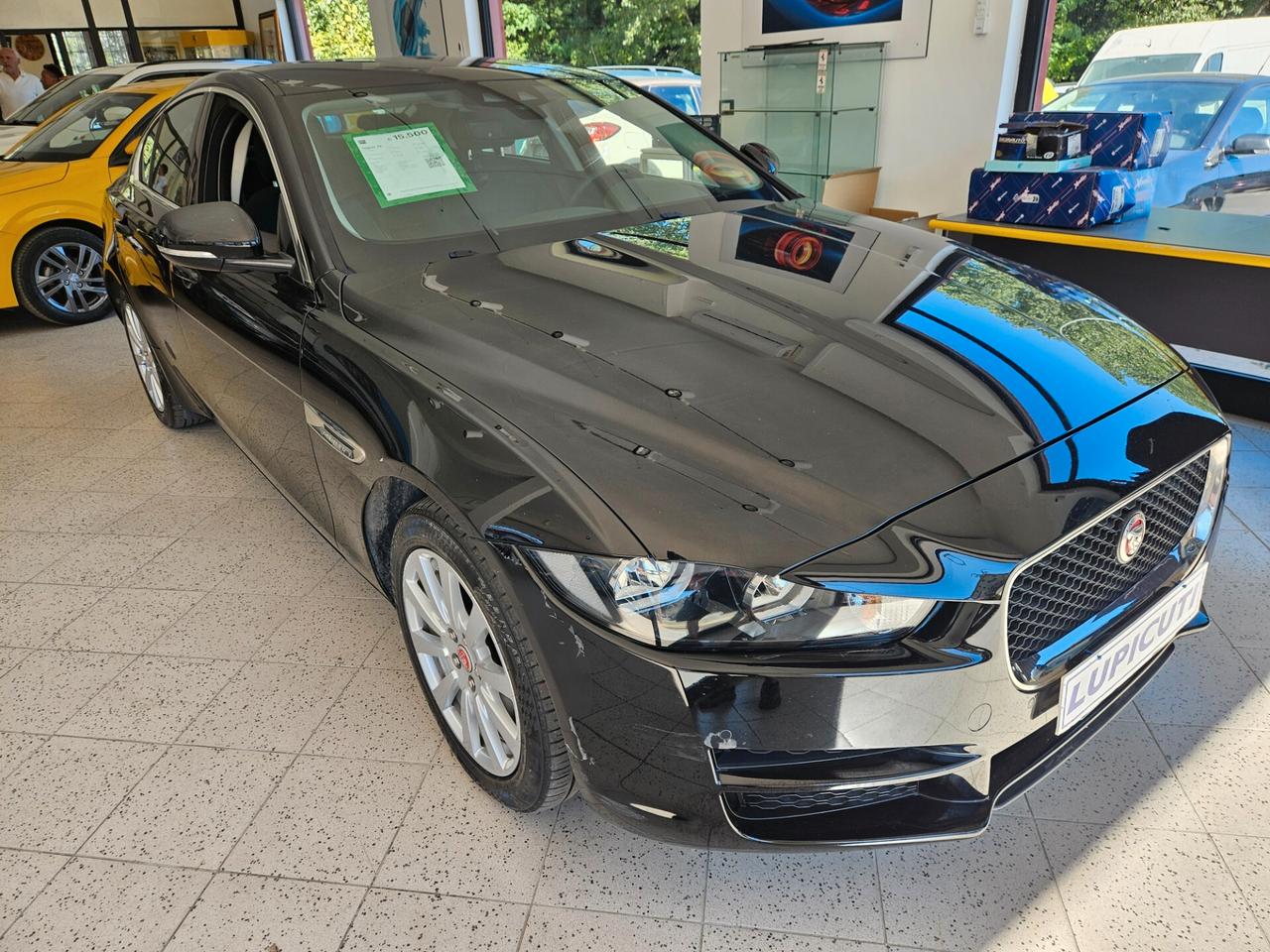 Jaguar XE 2.0 D 180 CV aut. Pure