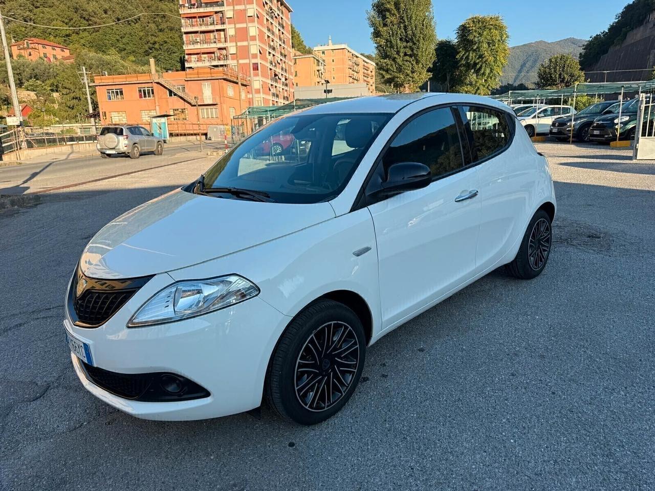 Lancia Ypsilon 1.0 FireFly 5 porte S&S Hybrid Gold Plus