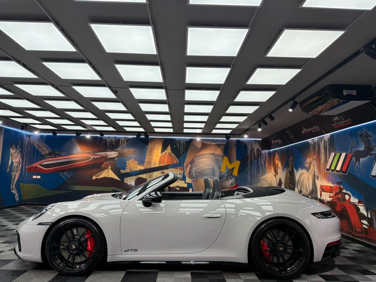 Porsche 911 Carrera 4 GTS Cabriolet (949)