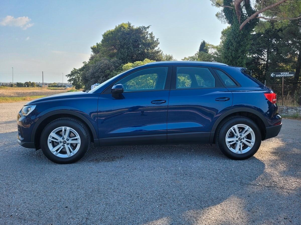 Audi Q3 35 TFSI S tronic Business interni s-line