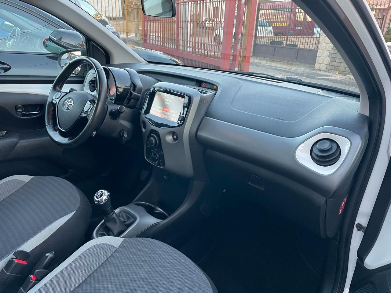 TOYOTA Aygo Connect 1.0 VVT-i 72CV X-BUSINESS