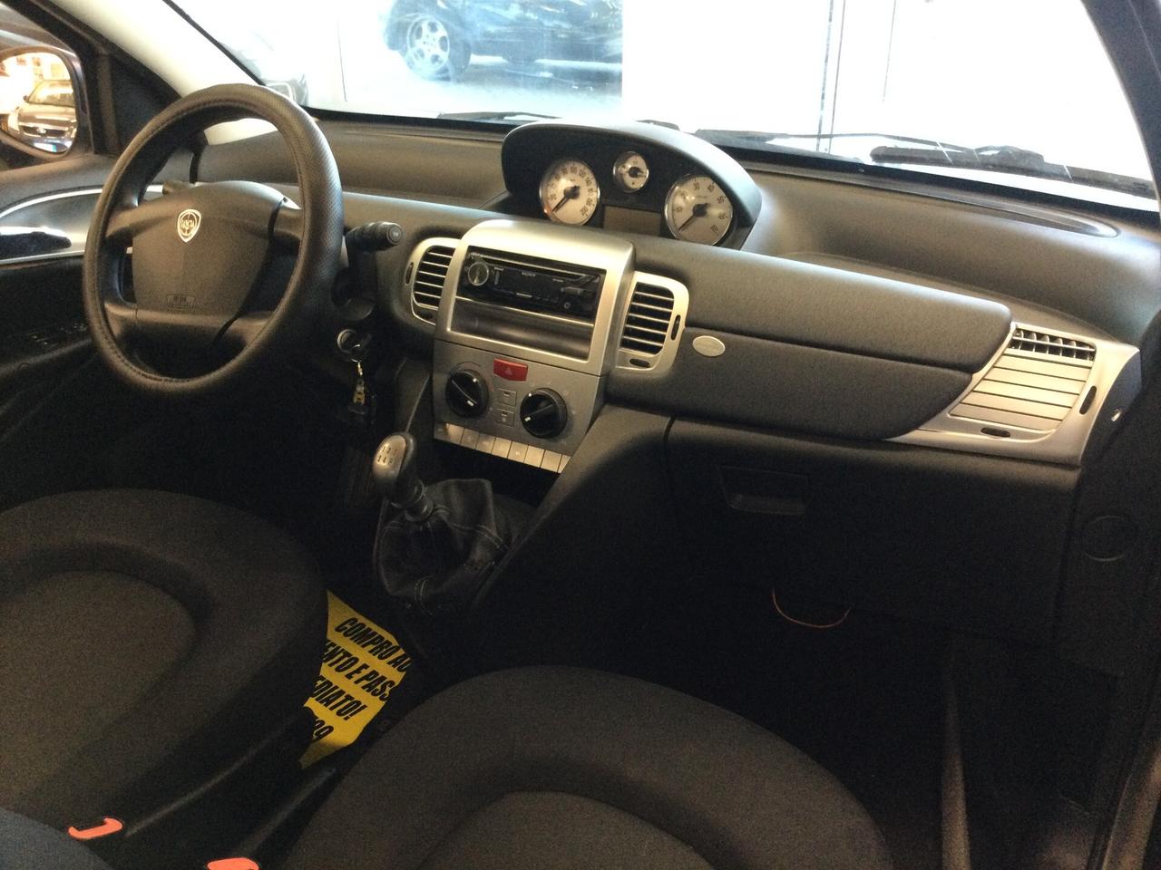 Lancia Ypsilon 1.2 69 CV Argento