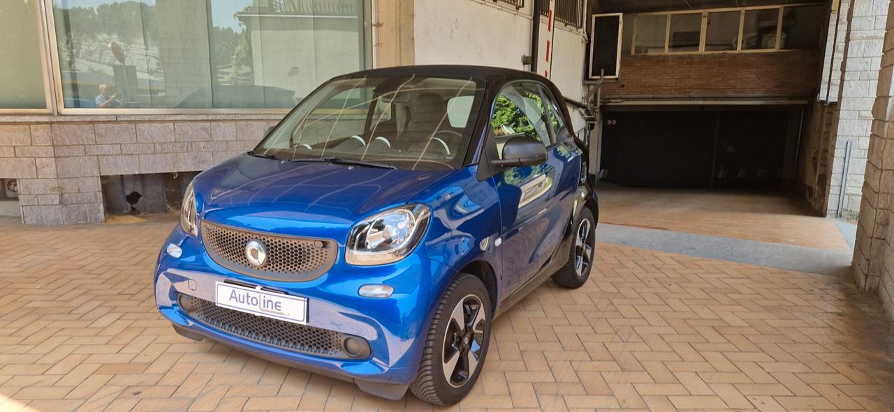 Smart ForTwo 70 1.0 twinamic Youngster cerchi in lega cambio automatico e sequenziale sedili in pelle