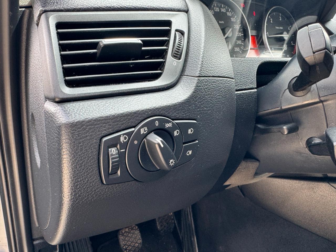 BMW X1 XDRIVE 20D FUTURA 2011