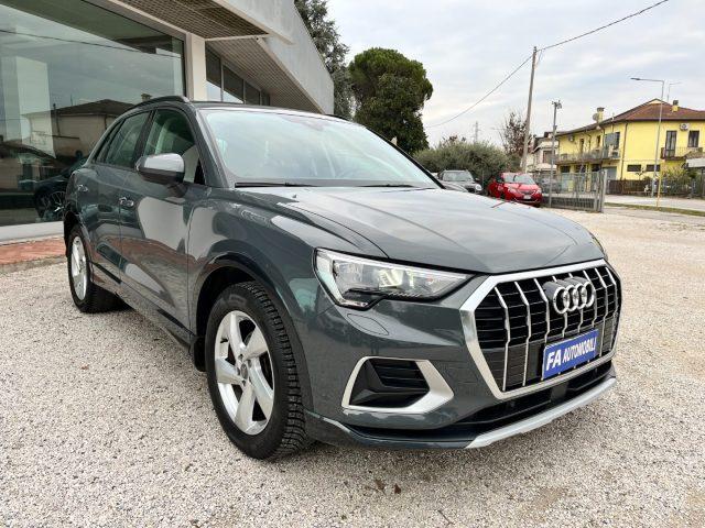AUDI Q3 35 TFSI Business Advanced