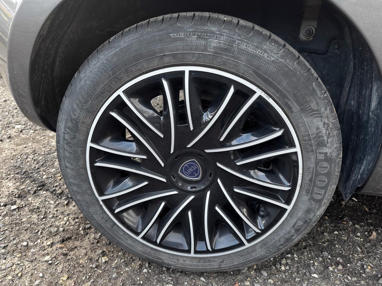 Lancia Ypsilon Hybrid Silver PREZZO VERO!