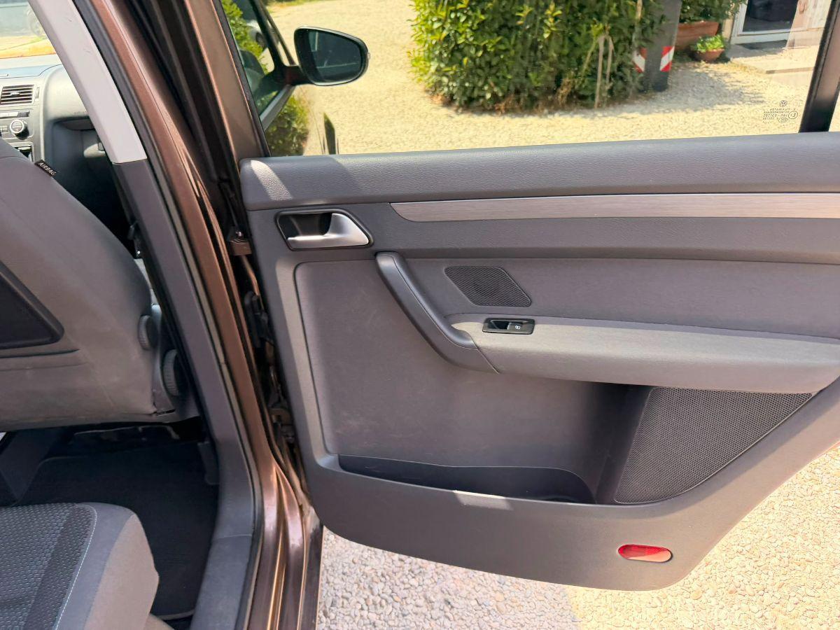 VOLKSWAGEN - Touran - 1.6 TDI DSG Comfortline 7 POSTI