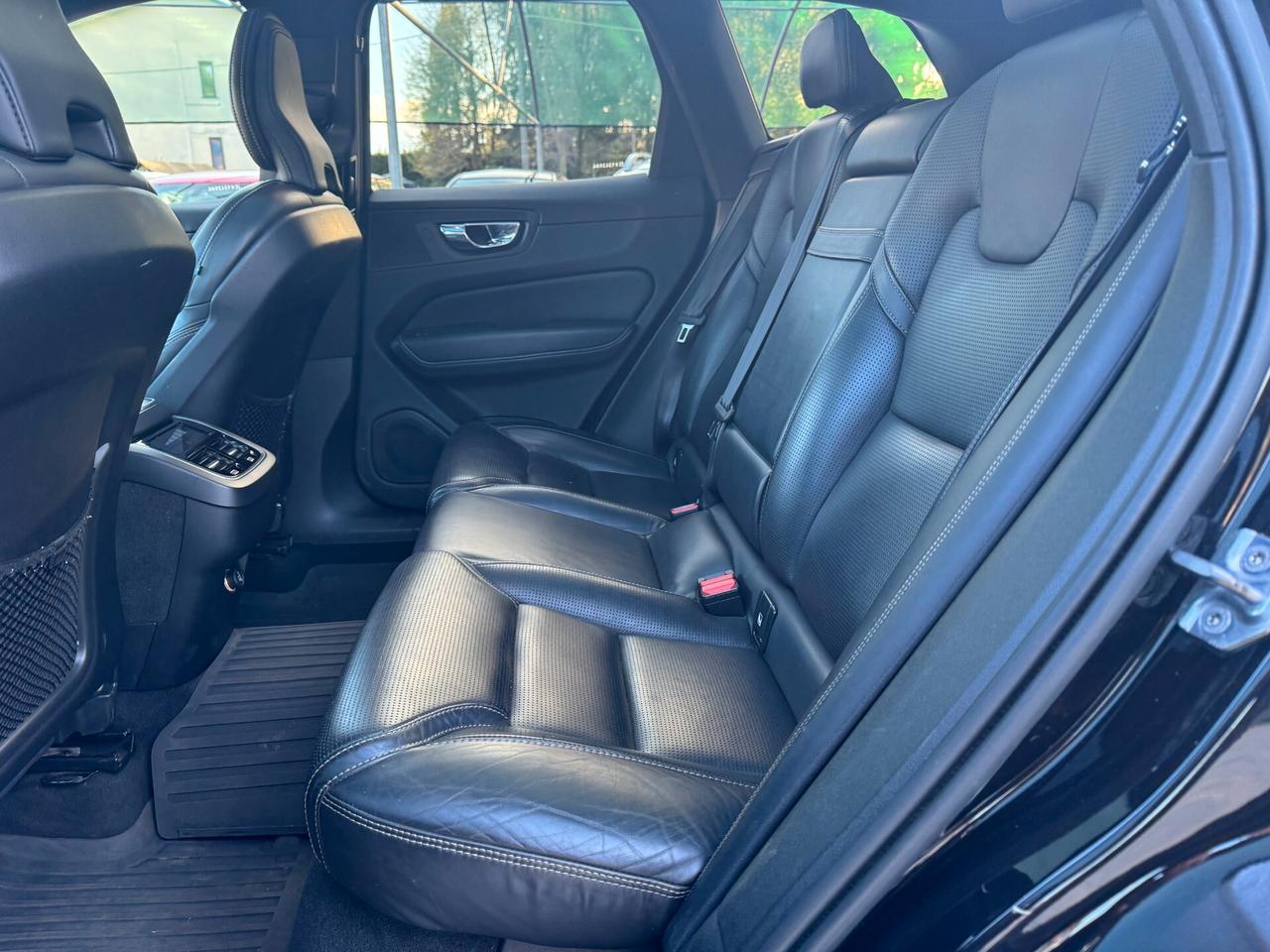 Volvo XC 60 XC60 D5 AWD Geartronic R-design