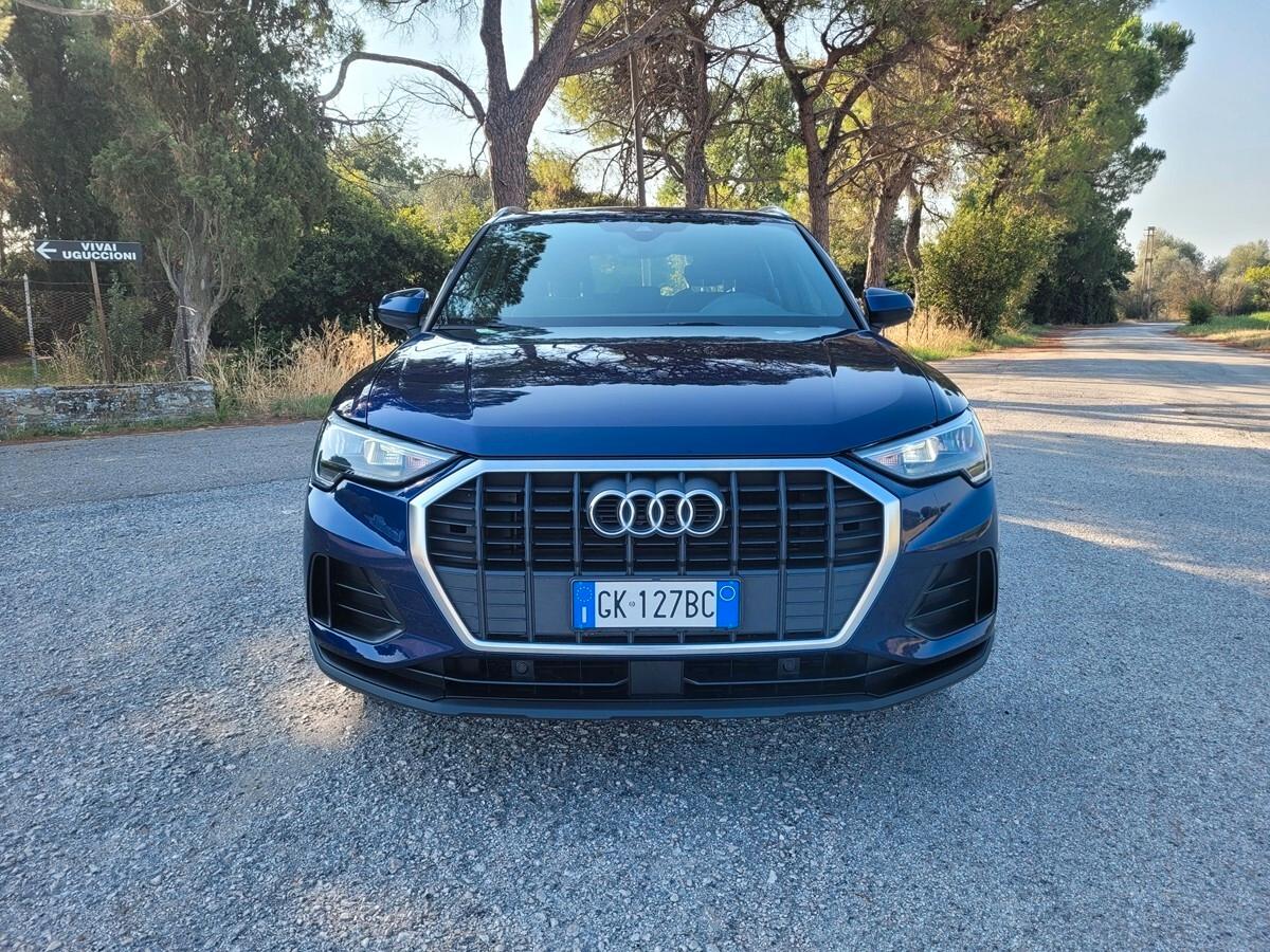 Audi Q3 35 TFSI S tronic Business interni s-line