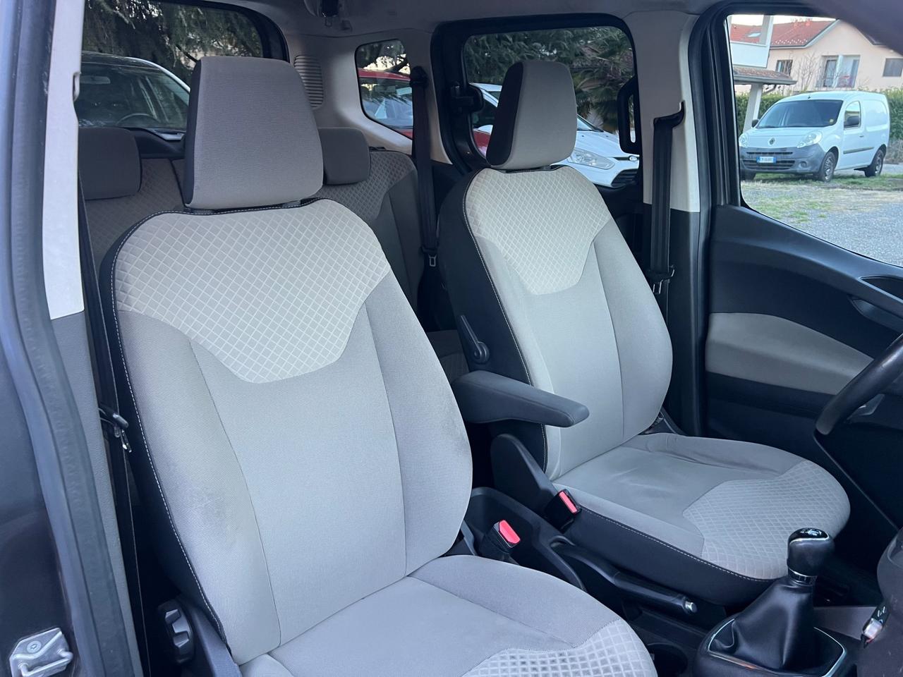 Ford Tourneo Courier 1.5 TDCI 95 CV Titanium