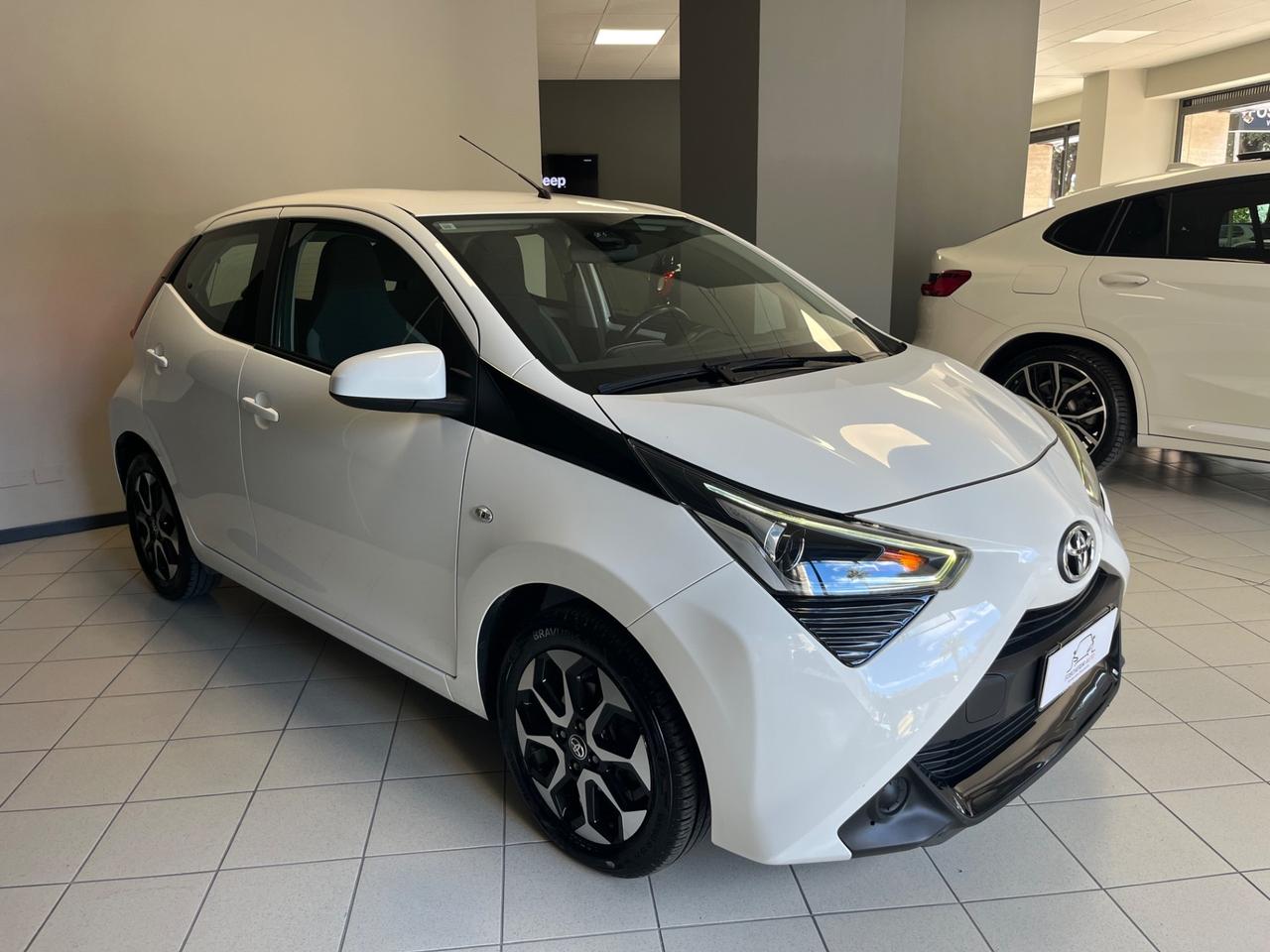 Toyota Aygo Connect 1.0 VVT-i 72 CV x-play