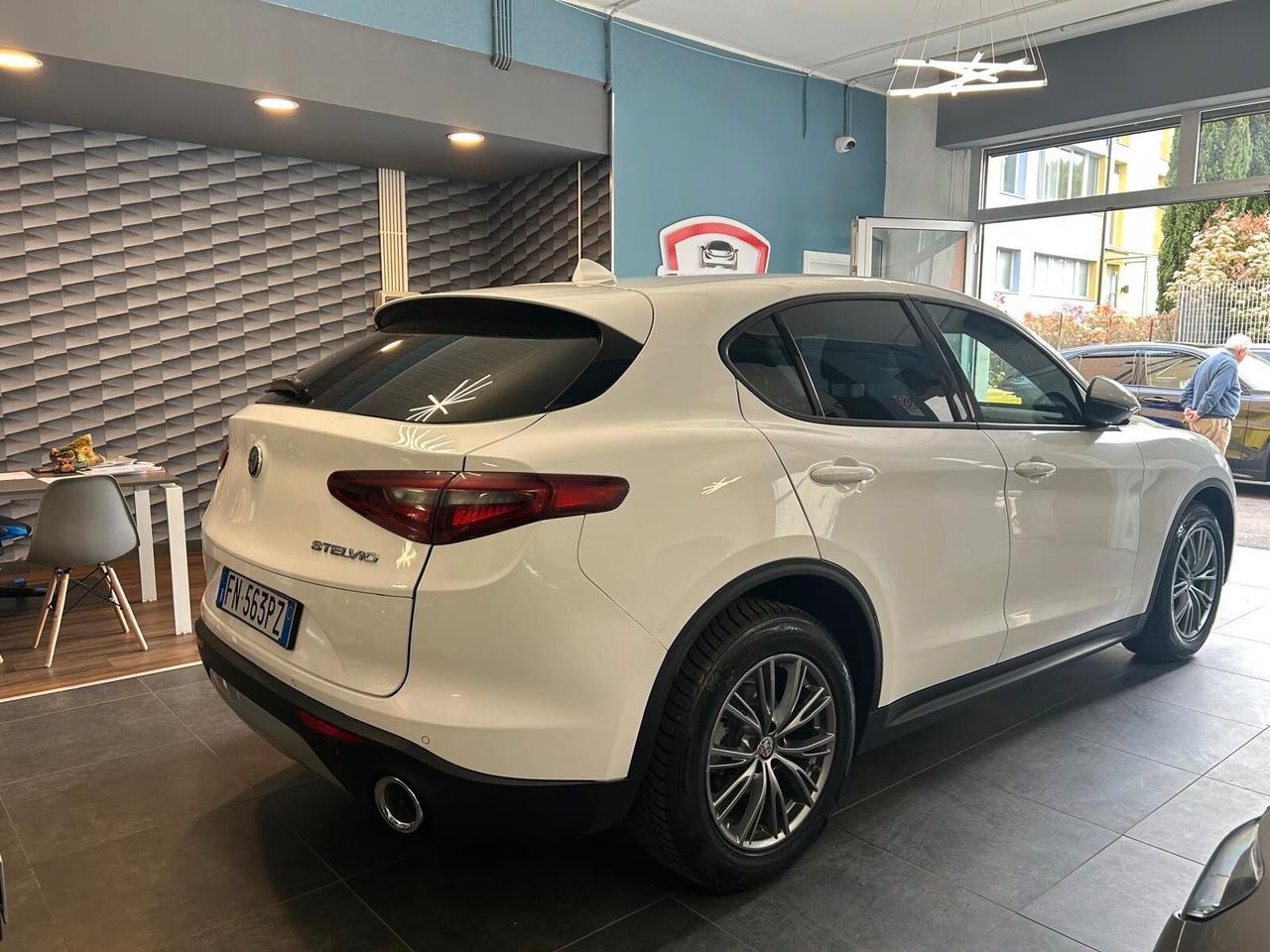 Alfa Romeo Stelvio 2.2 Turbodiesel 180 CV AT8 RWD Super