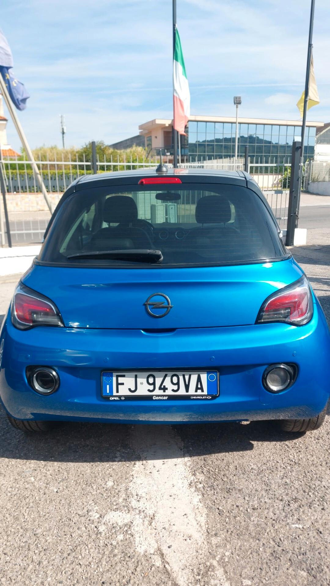 Opel Adam 1.2 70 CV Black Jack