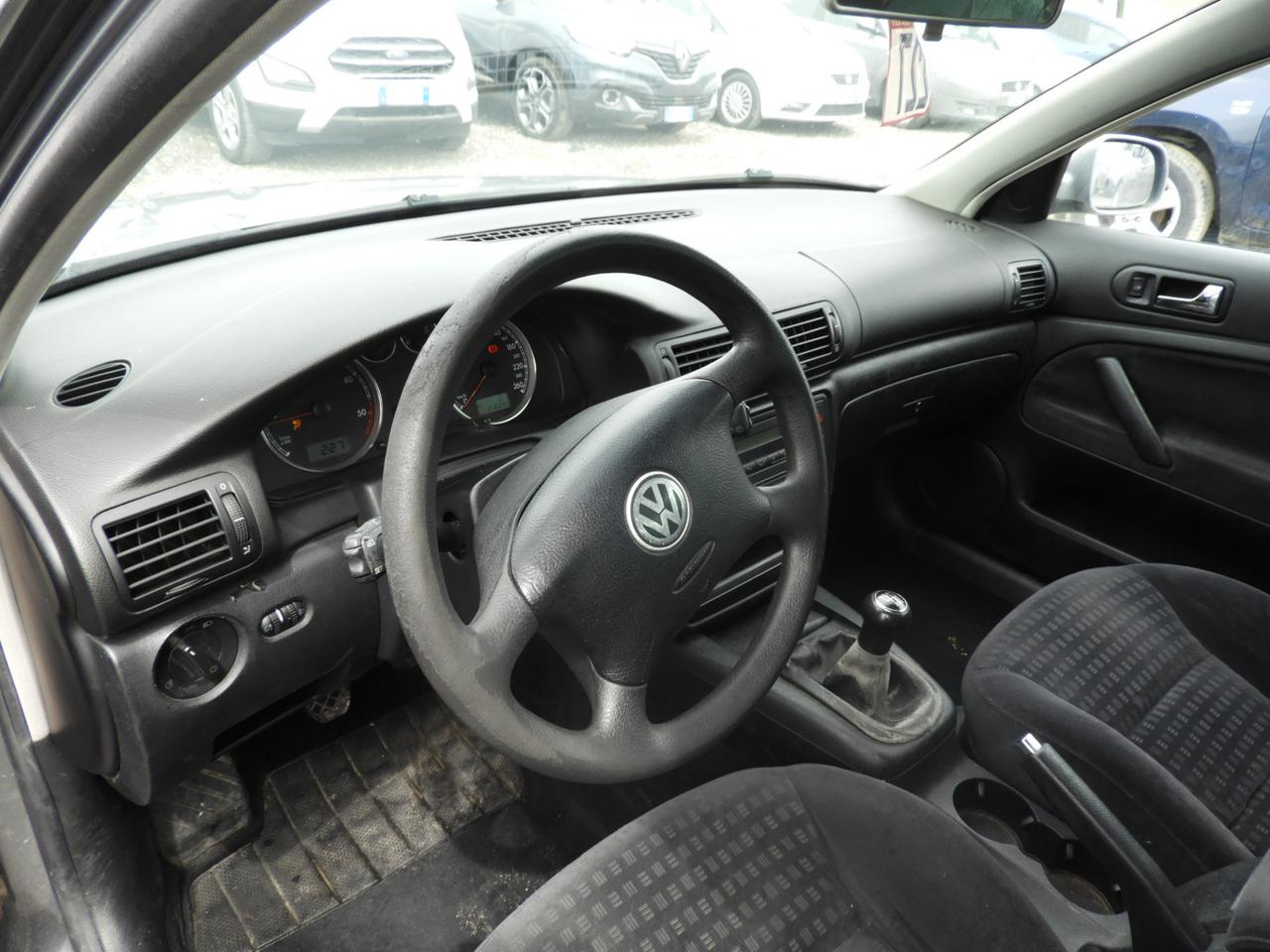 VOLKSWAGEN Passat VI 2005 Variant - PASSAT VARIANT 1,9 TDI 30CV