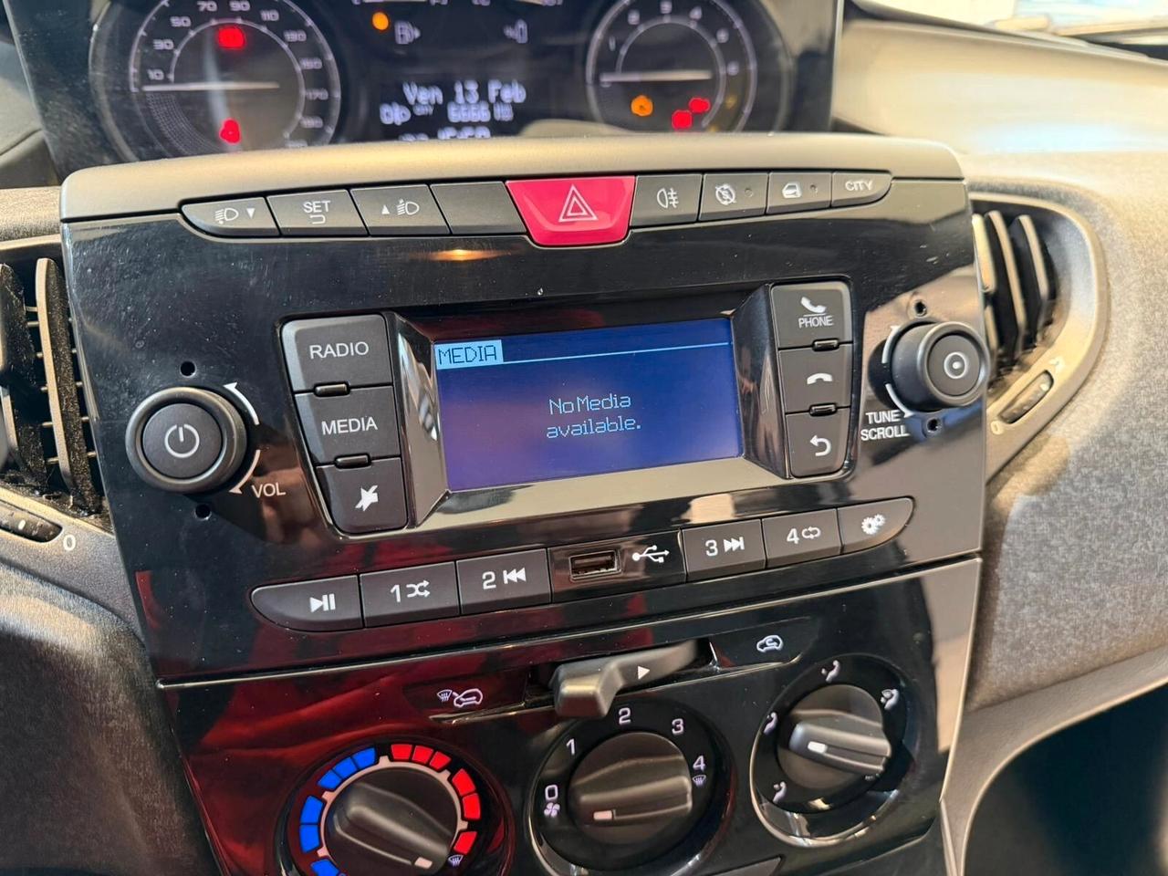 Lancia Ypsilon 1.0 FireFly 5 porte S&S Hybrid Silver Plus