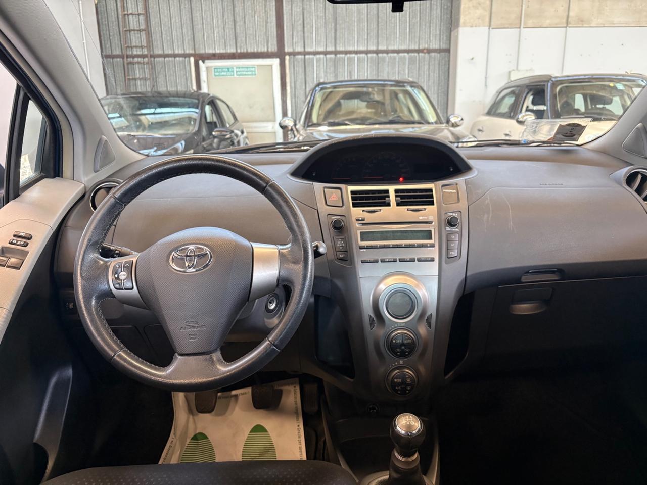 Toyota Yaris 1.0 5 porte Sol