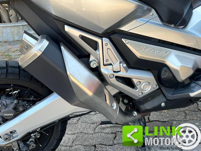 HONDA X-ADV 750 .