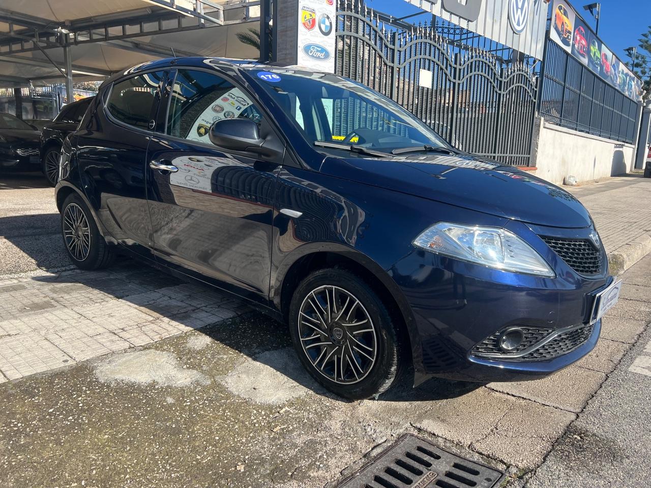 Lancia Ypsilon 1.0 FireFly 5 porte S&S Hybrid Ecochic Gold