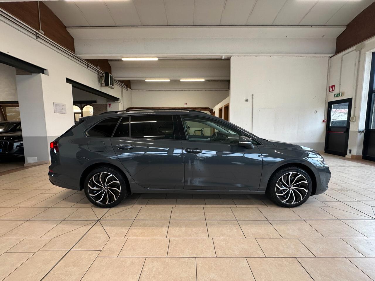 Volkswagen Golf Variant 2.0 tdi LIFE 115cv dsg LUCI AMB*CARPLAY*LED