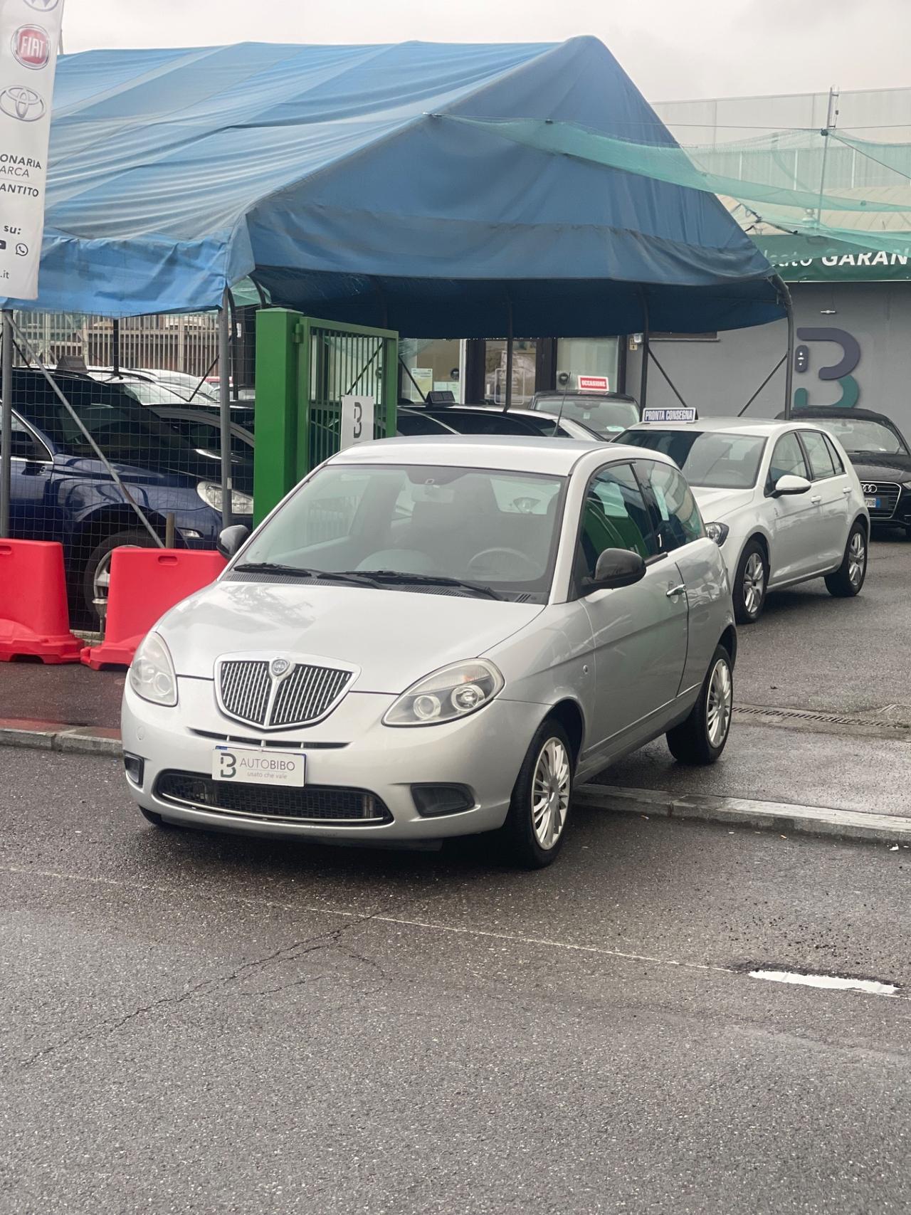 Lancia Ypsilon 1.2 69 CV Unyca