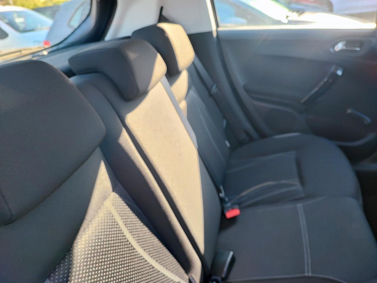 Peugeot 208 1.4 HDi 68 CV 5 porte Allure