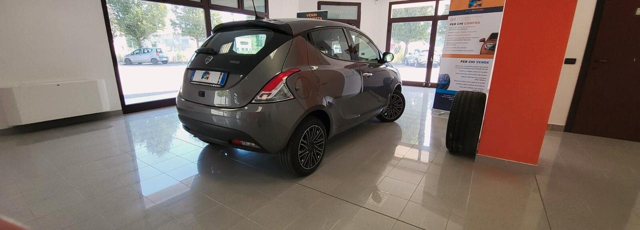 Lancia Ypsilon 1.0 FireFly 5 porte S&S Hybrid Silver Plus